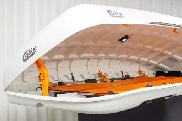 Sensorstyrd lampa tänds när du öppnar takboxen